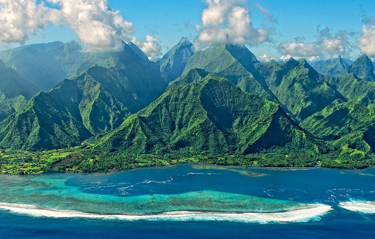 Mountain-French-Polynesia-Timeline-PolyglotClub.jpg