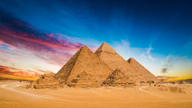 Pyramids-Egypt-Timeline-PolyglotClub.jpg