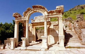 Ephesus turkey.jpg